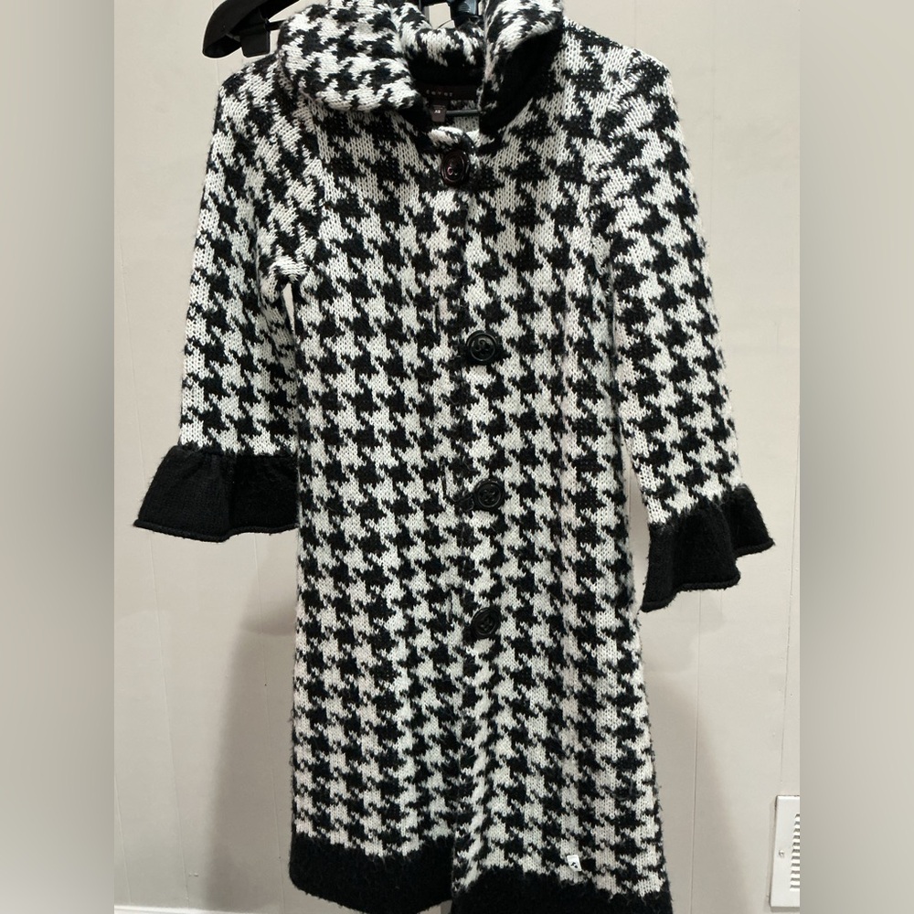 Stylish Black and White Houndstooth Women's Coat